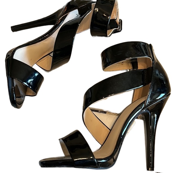 Wild Diva Shoes - WILD DIVA black heels size 7